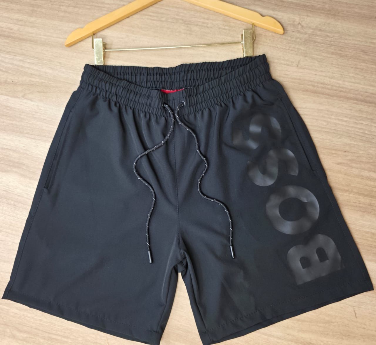 Bermuda Hugo Boss Preta (Estampa Marrom) M